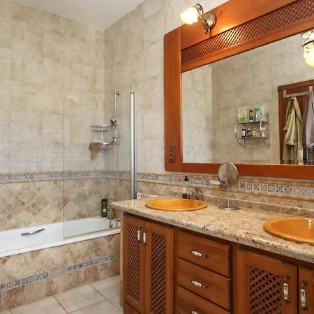 With Private Swimming Pool And Boules Court 40 Minutes From M Laga *