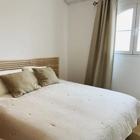With Private Swimming Pool And Boules Court 40 Minutes From M Laga *